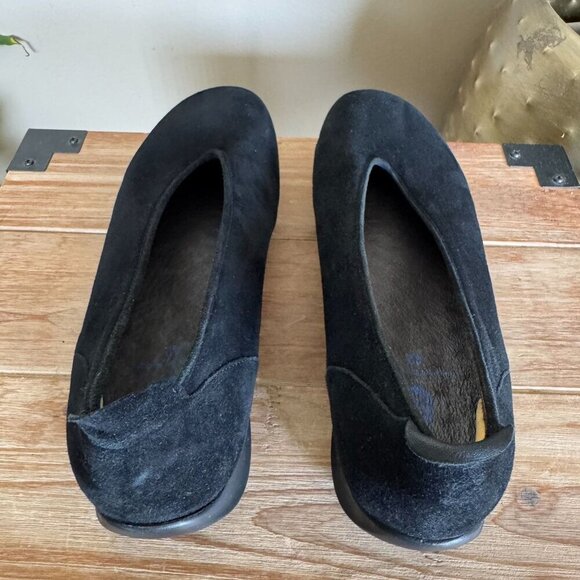 Wolkey Black Suede Slip on Comfort Rubber Bottom Sole Ballet Flats Size 10.5